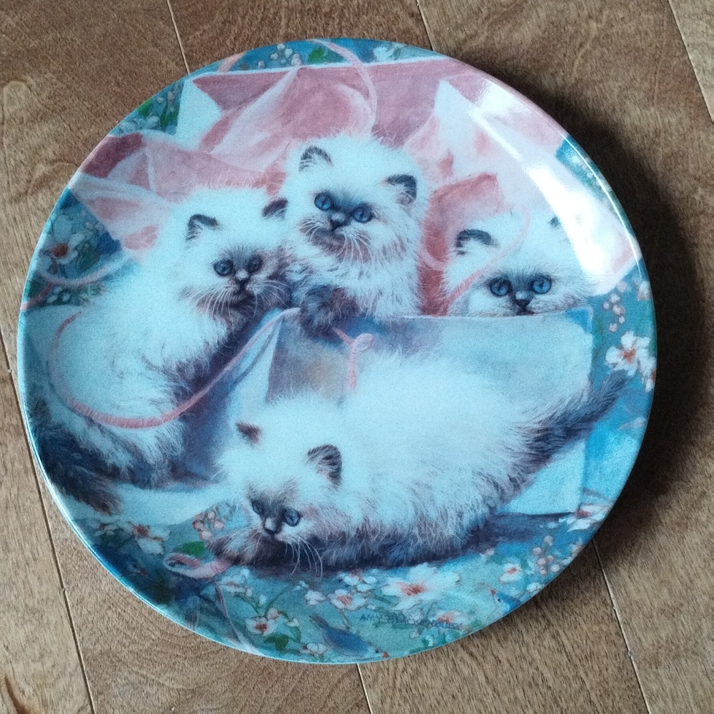 Edwin M. Knowles decorative cat plate